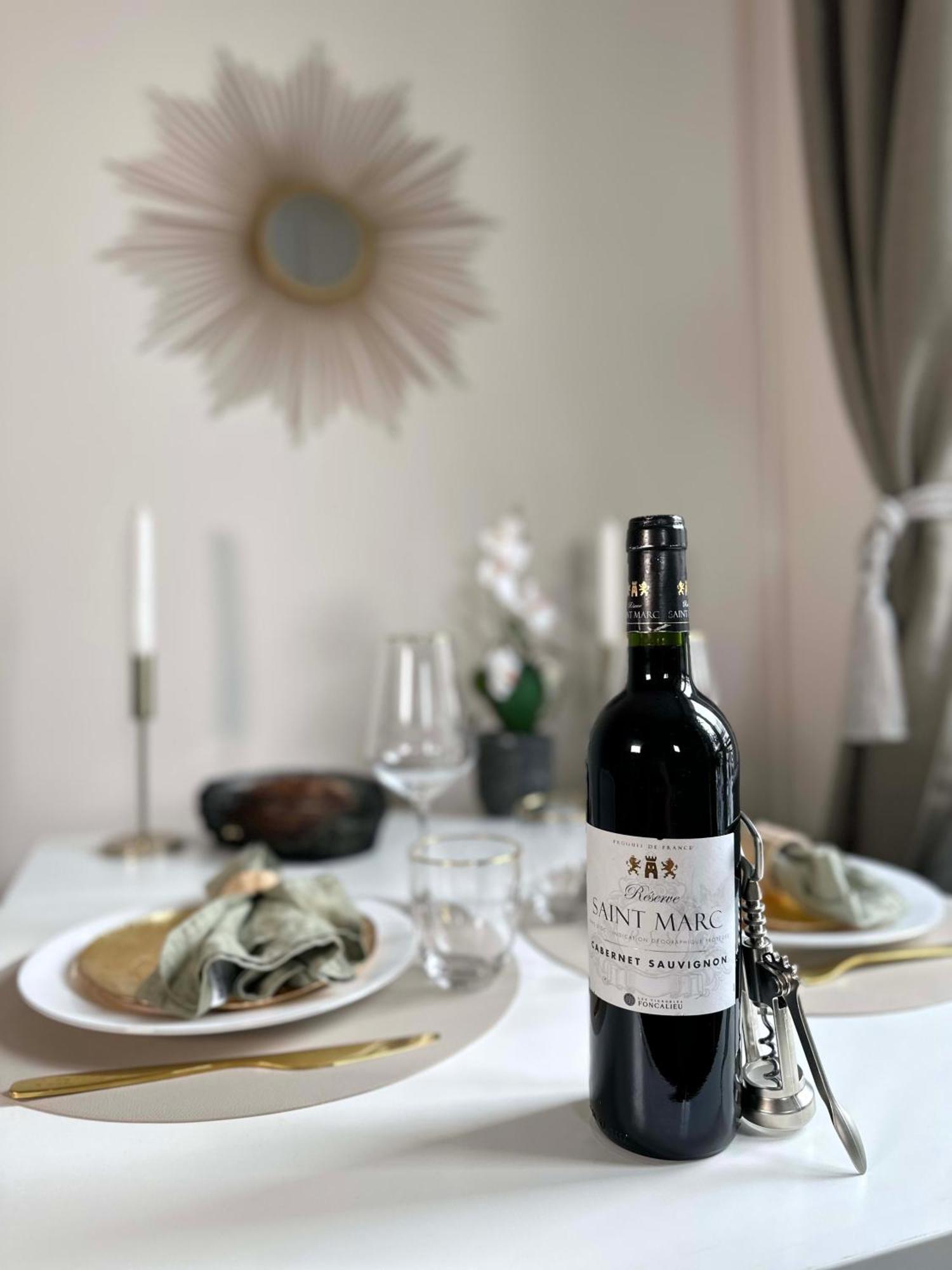 Appartamento Welcoming & Cosy Flat Near Republique Parigi Esterno foto