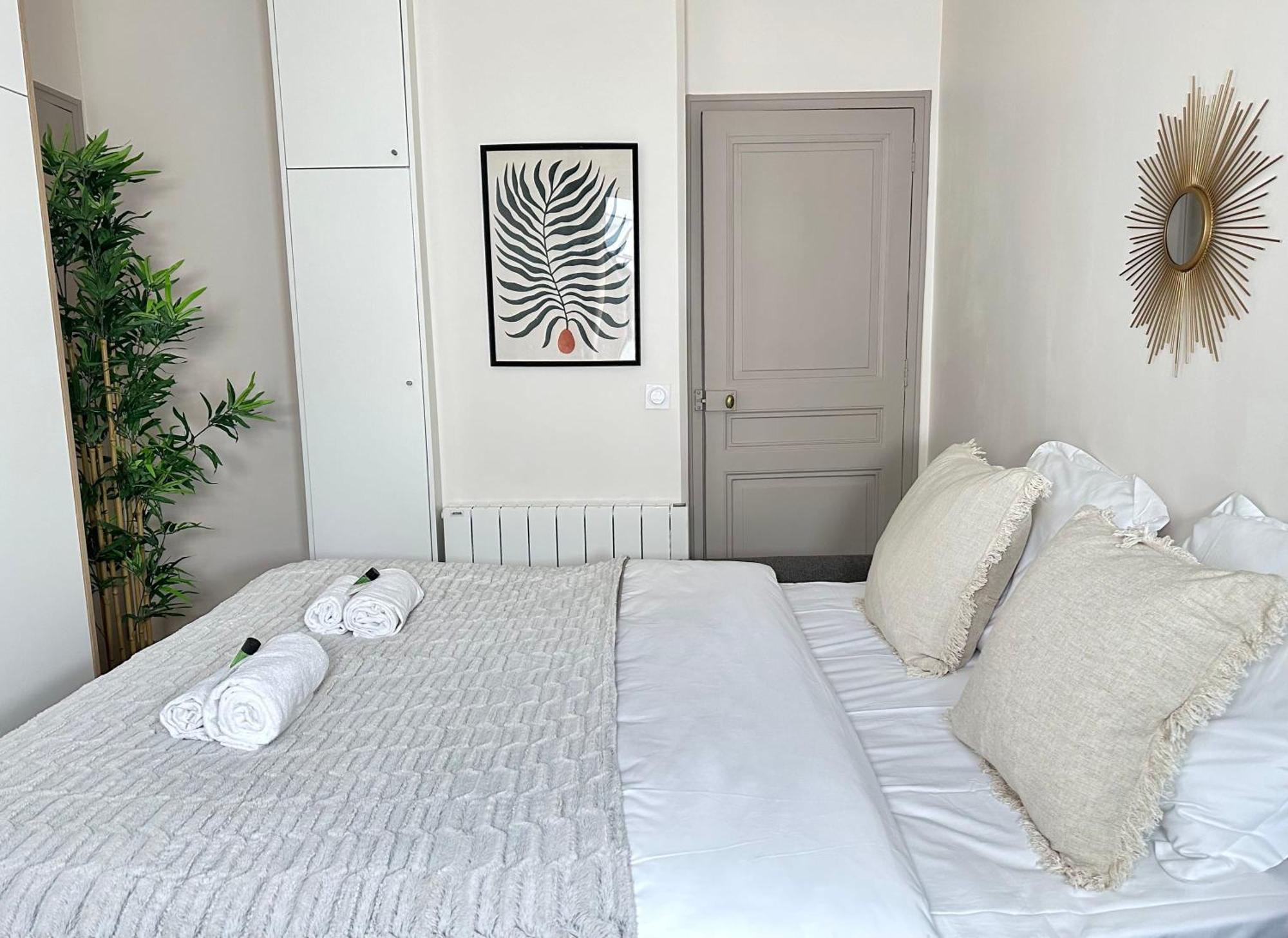 Appartamento Welcoming & Cosy Flat Near Republique Parigi Esterno foto