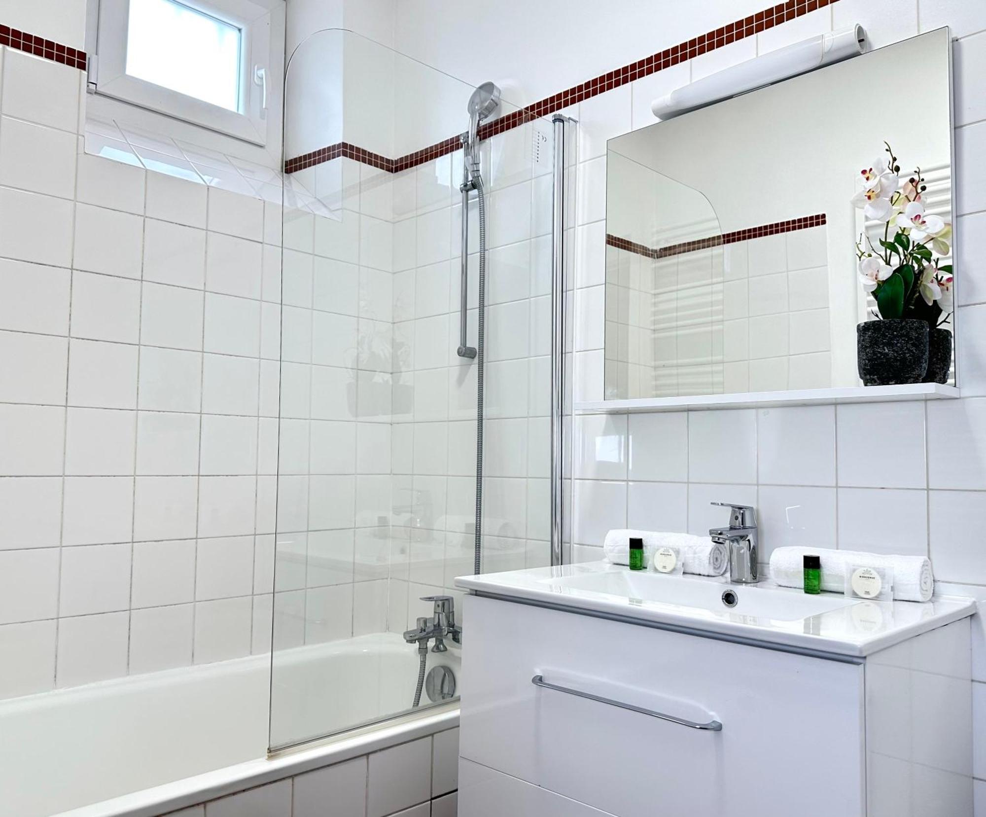 Appartamento Welcoming & Cosy Flat Near Republique Parigi Esterno foto