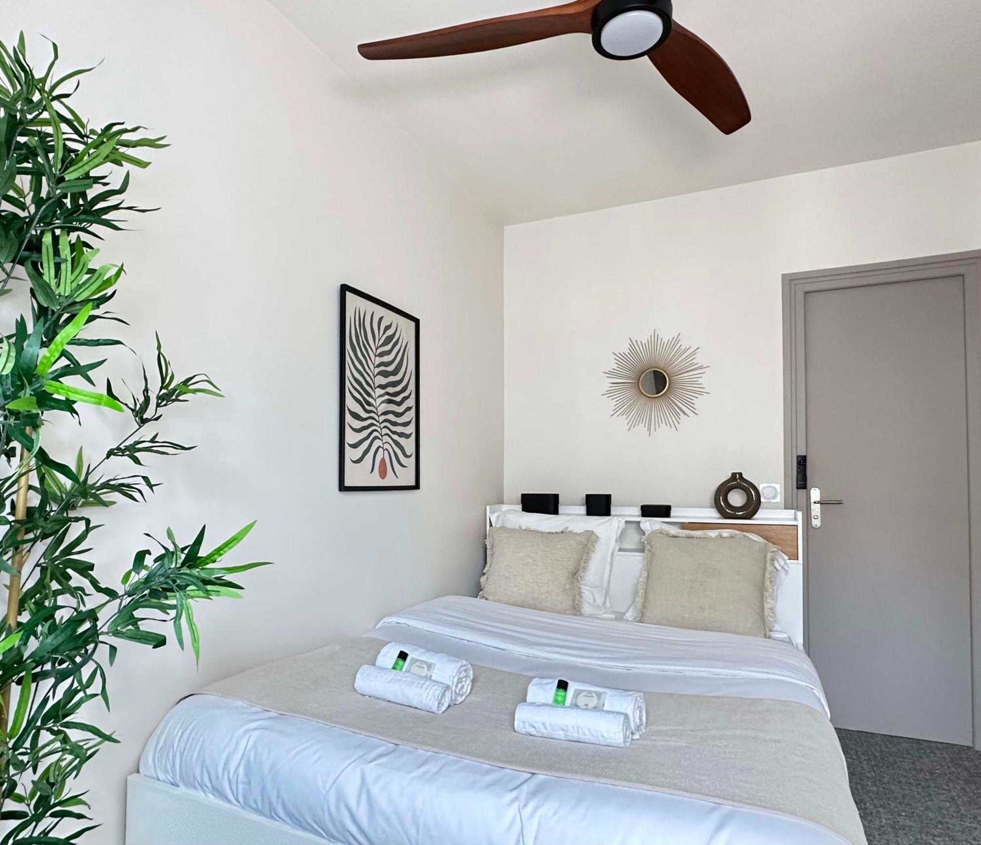 Appartamento Welcoming & Cosy Flat Near Republique Parigi Esterno foto